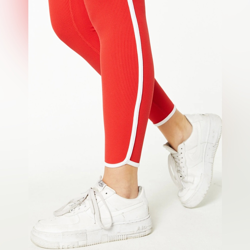 EleVen by Venus Williams Retro Daze 7/8 Legging Ribbed Apple Red   Medium   NWT